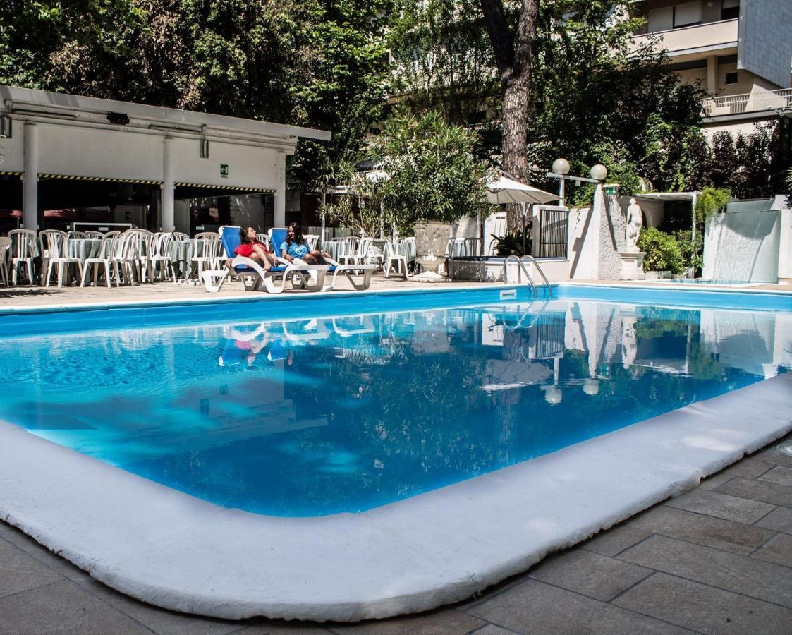 Hotel Carillon Bellaria-Igea Marina Buitenkant foto