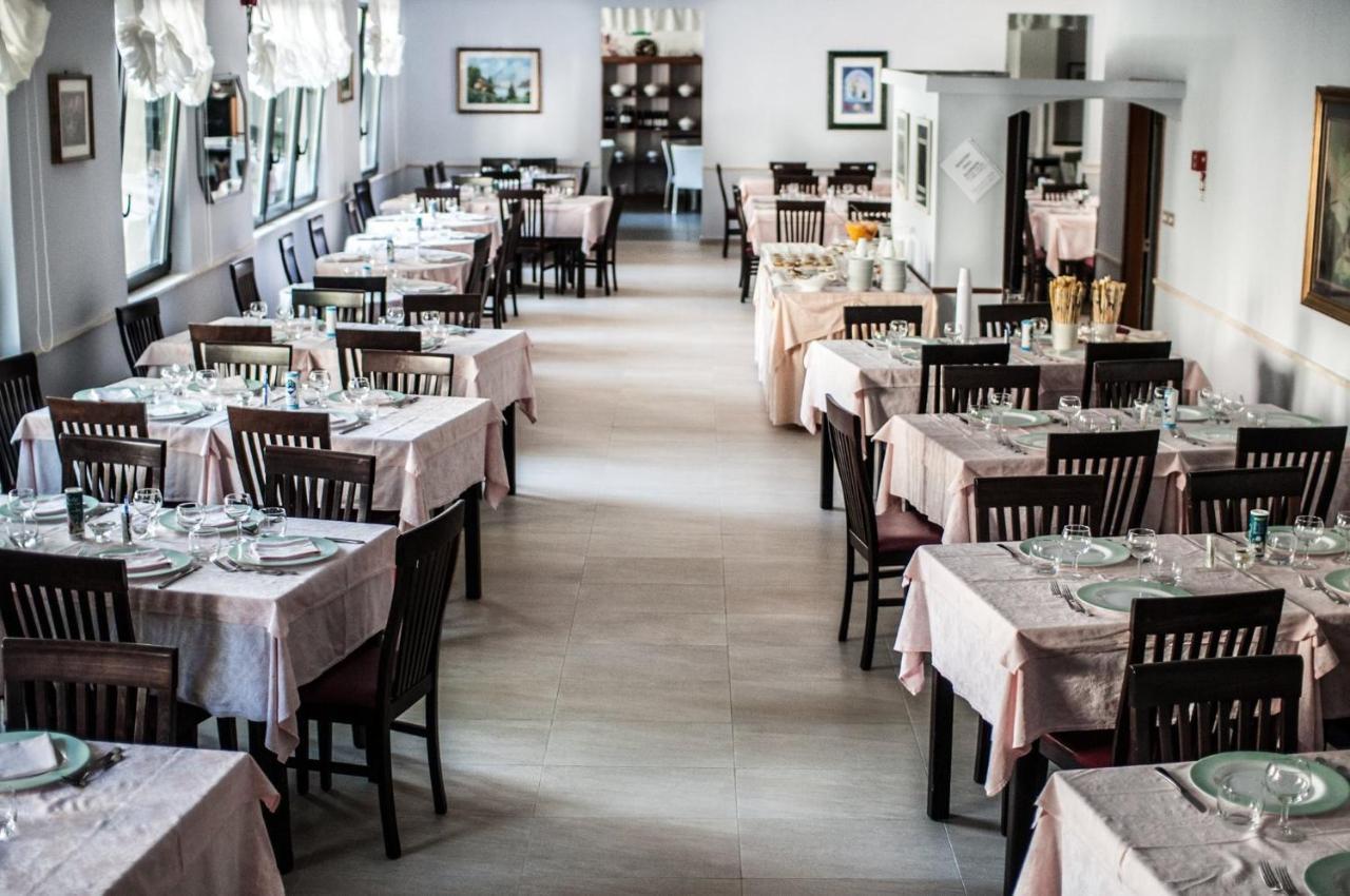 Hotel Carillon Bellaria-Igea Marina Buitenkant foto