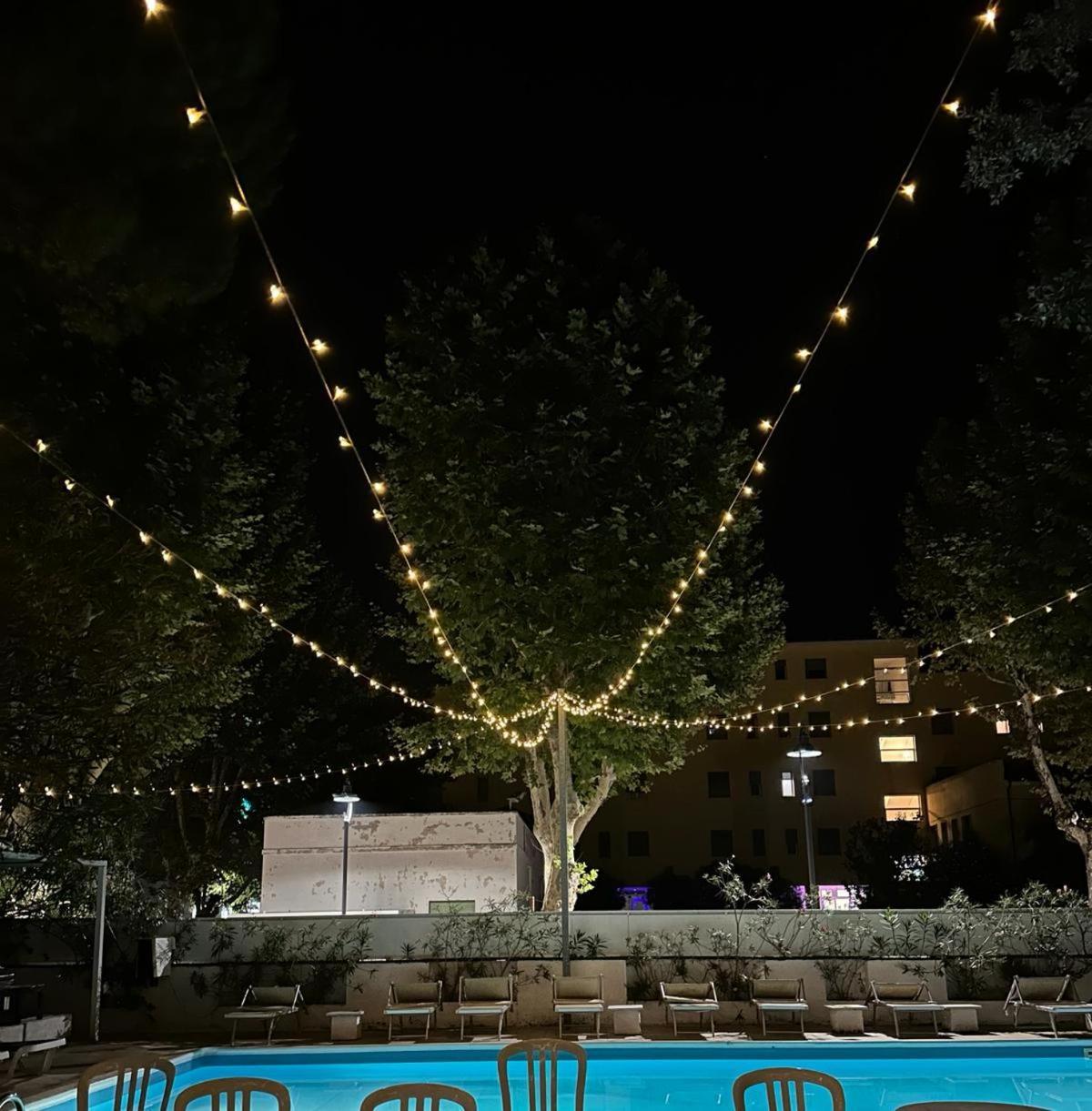 Hotel Carillon Bellaria-Igea Marina Buitenkant foto