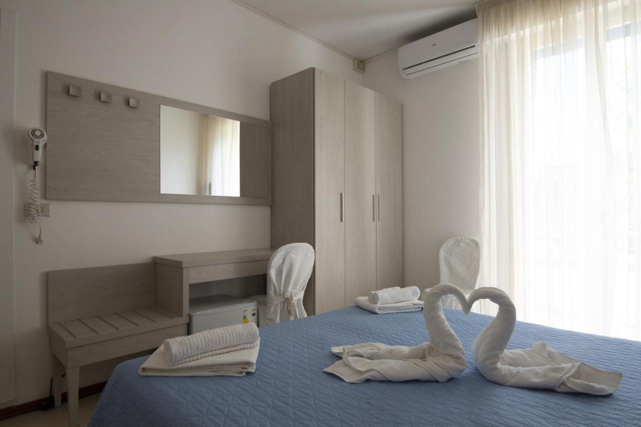 Hotel Carillon Bellaria-Igea Marina Buitenkant foto