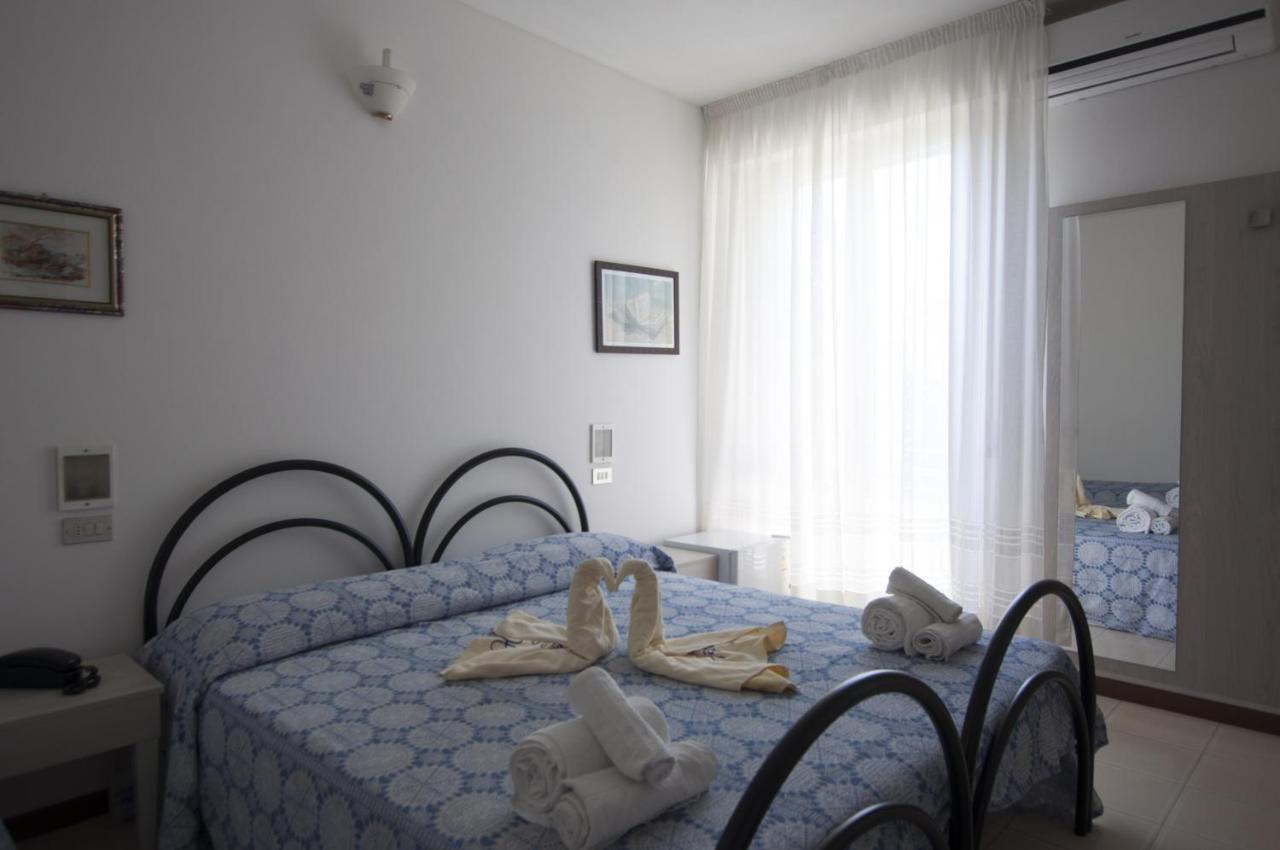 Hotel Carillon Bellaria-Igea Marina Buitenkant foto