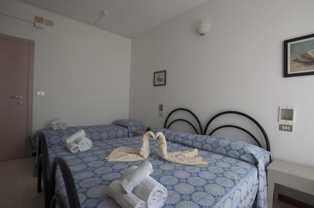 Hotel Carillon Bellaria-Igea Marina Buitenkant foto