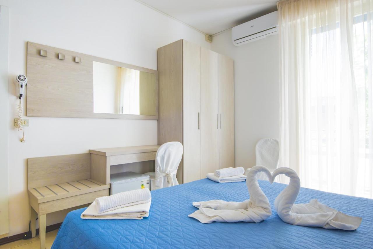 Hotel Carillon Bellaria-Igea Marina Buitenkant foto